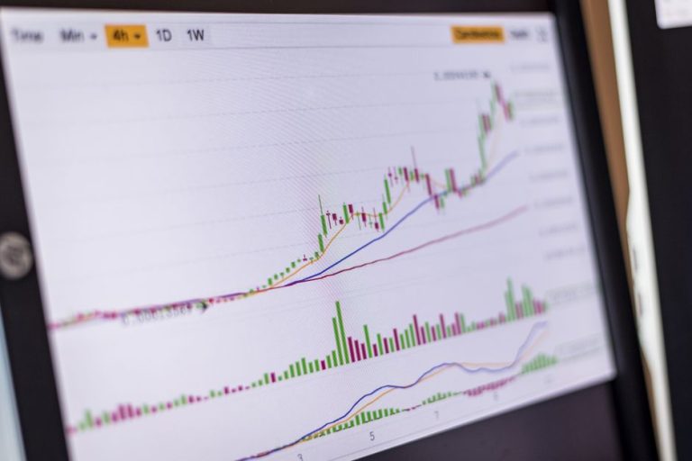 Datadog Container Monitoring: When Per-Container Pricing Breaks Down at High Pod Density